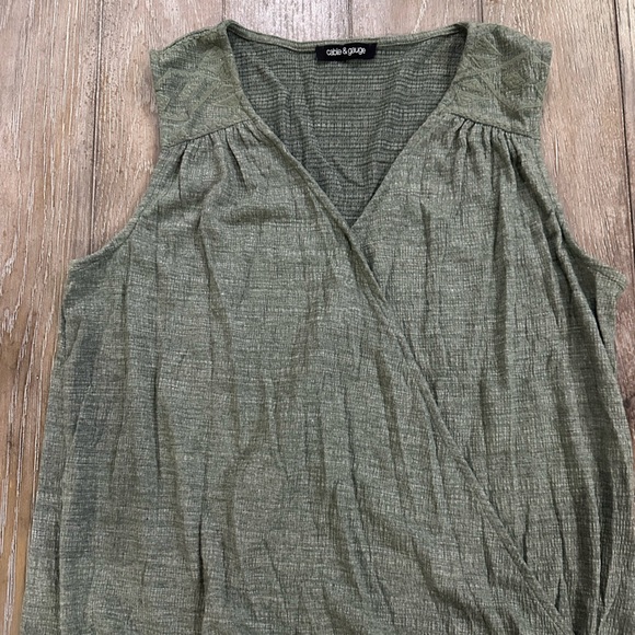 Cable & Gauge Olive Sleeveless Blouse - Picture 2 of 9